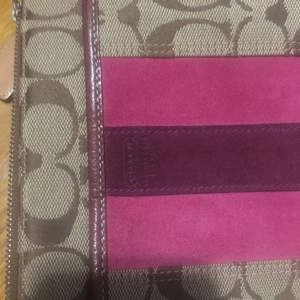 COACH signature crossbody suede swingpack - Picture 3 of 8